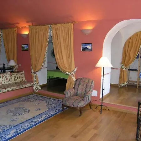 Lejlighed Pallanza Sleeps 2 Wifi Verbania